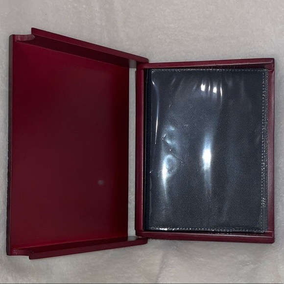 University of Georgia wooden photo album, perfect condition! 40 photo slots - Picture 2 of 3